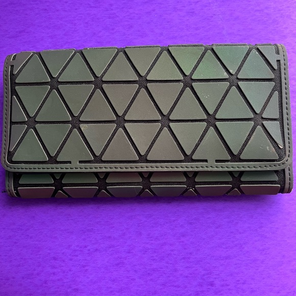 Geometric Green and Black Wallet - Picture 1 of 3